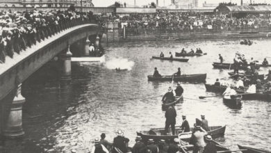 Handcuffs not recommended: Harry Houdini dives into the Yarra in 1910.