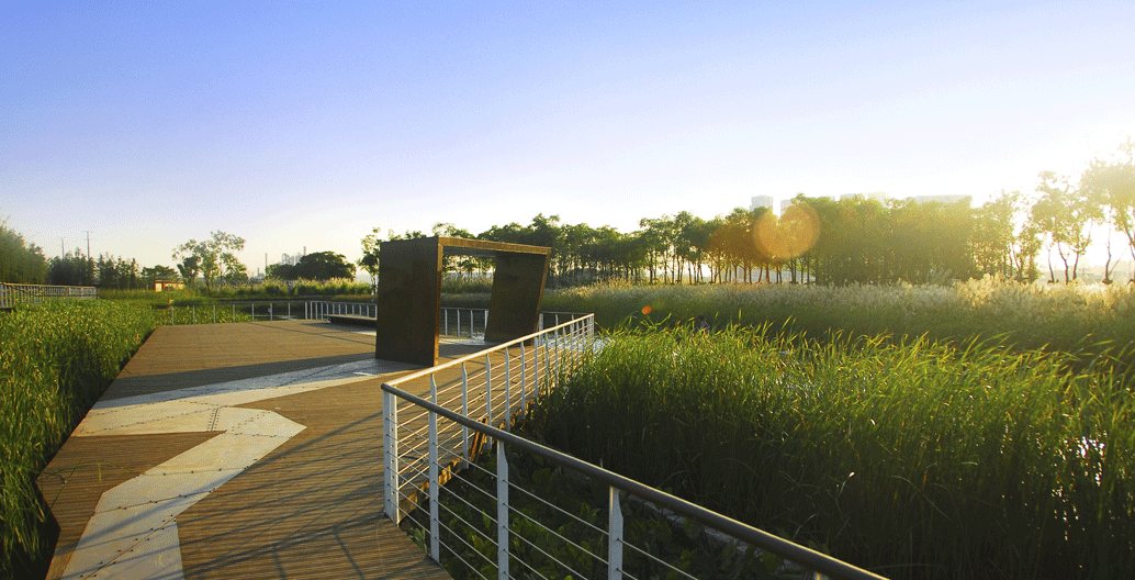 This site had few industrial structures remaining and was largely used as a landfill.