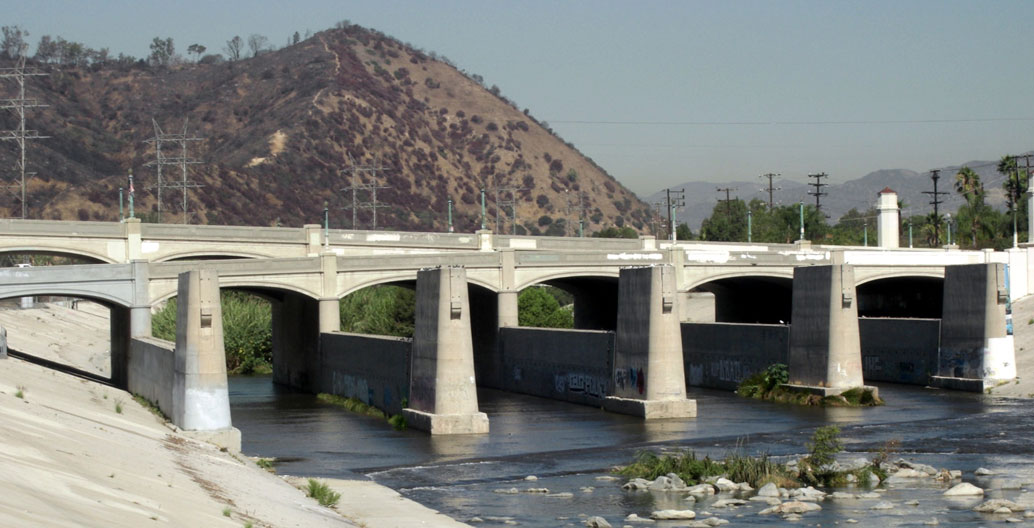 Hyperion Bridge looking toward Griffith Park, Los Angeles. Image: Roy Randall.