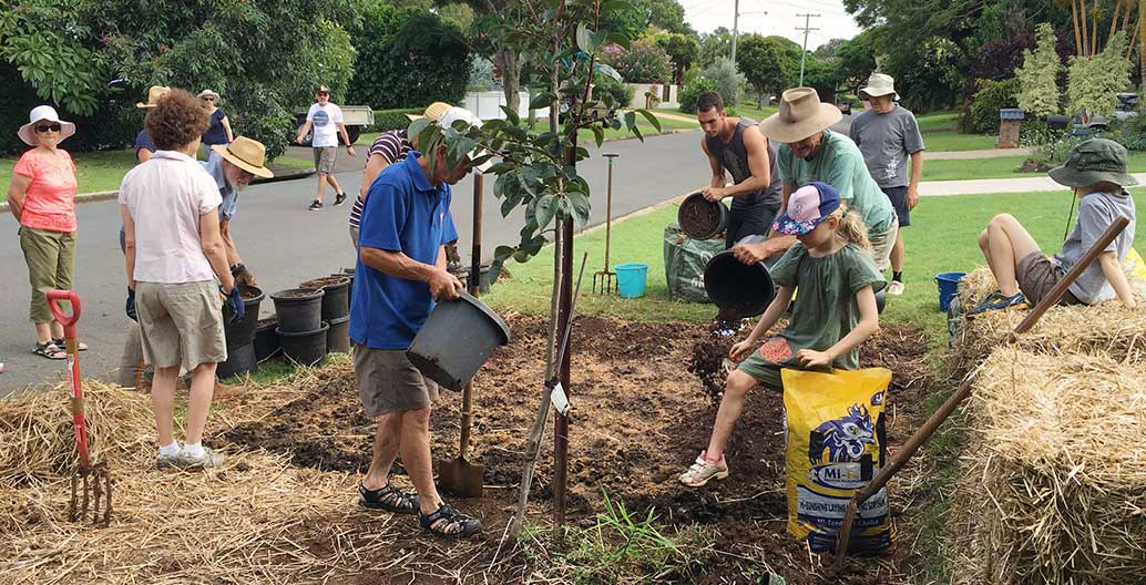 Street verges are overlooked as sites of community interaction. Image: Caroline Kemp