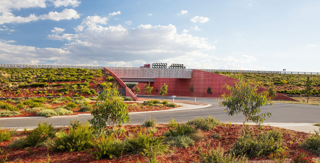 The jury noted the design's elegance within its restrained "infrastructure and landscape". Image: John Gollings.