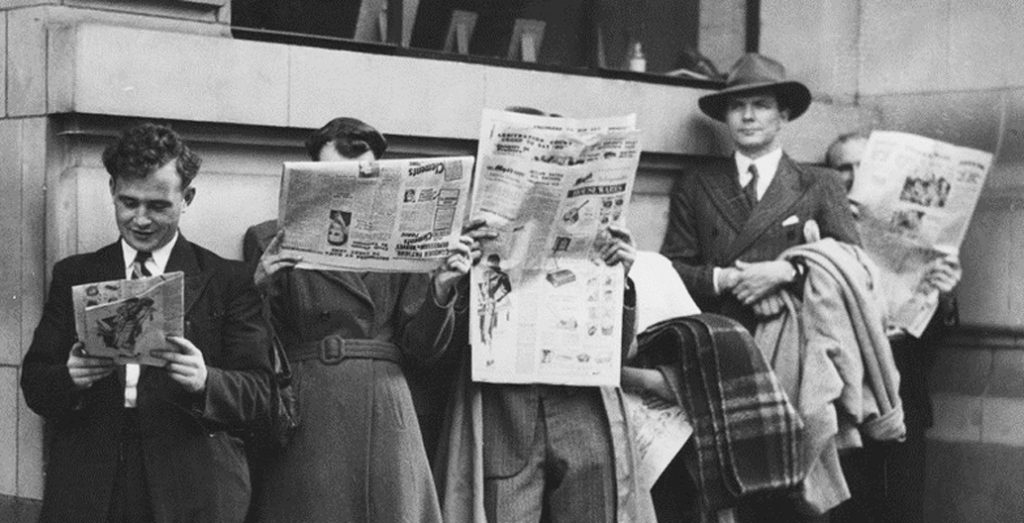 Image: ‘Crowd outside Spencer Jacksons, waiting for Myers House’ (1947), State Library of Victoria.