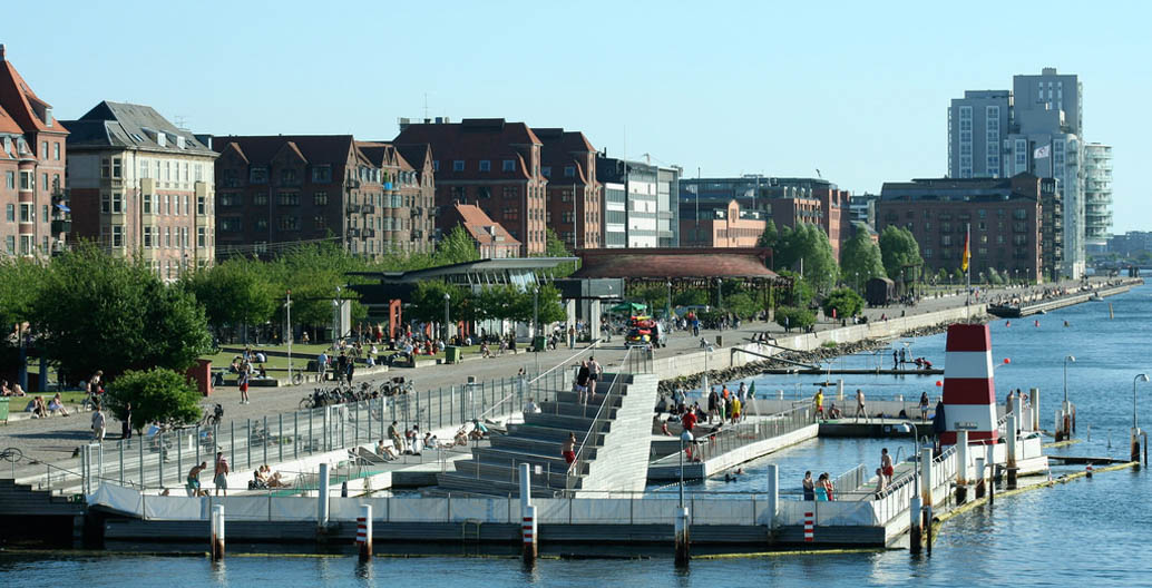 The Islands Brygge Harbour Bath spans 1.6m², completed in 2002.