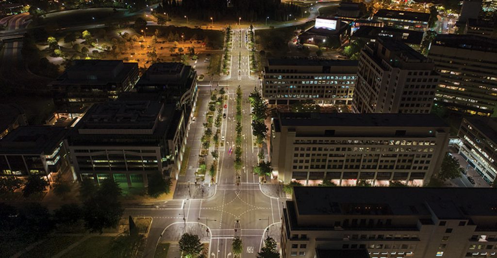 Consitution Avenue, Canberra. Image: Jackie Chan