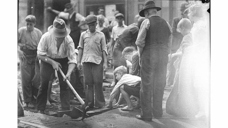'Block boys' at St Peters, retrieving discarded wooden blocks Image: Sam Hood, courtesy State Library of NSW.