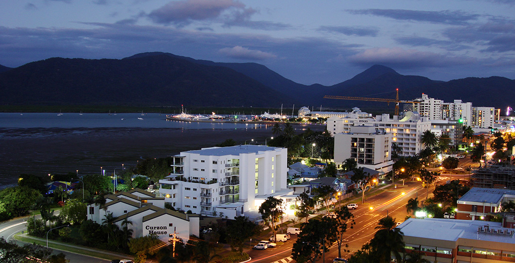 Cairns foreshore against a backdrop of the Lamb Range and its tropical forest Image: Jorge Lascar