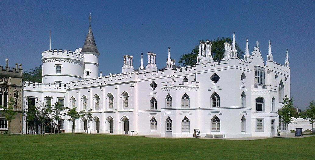 Horace Walpole's Strawberry Hill, Twickenham. From 1749, Walpole commuted daily to London. Image: Wikimedia Commons