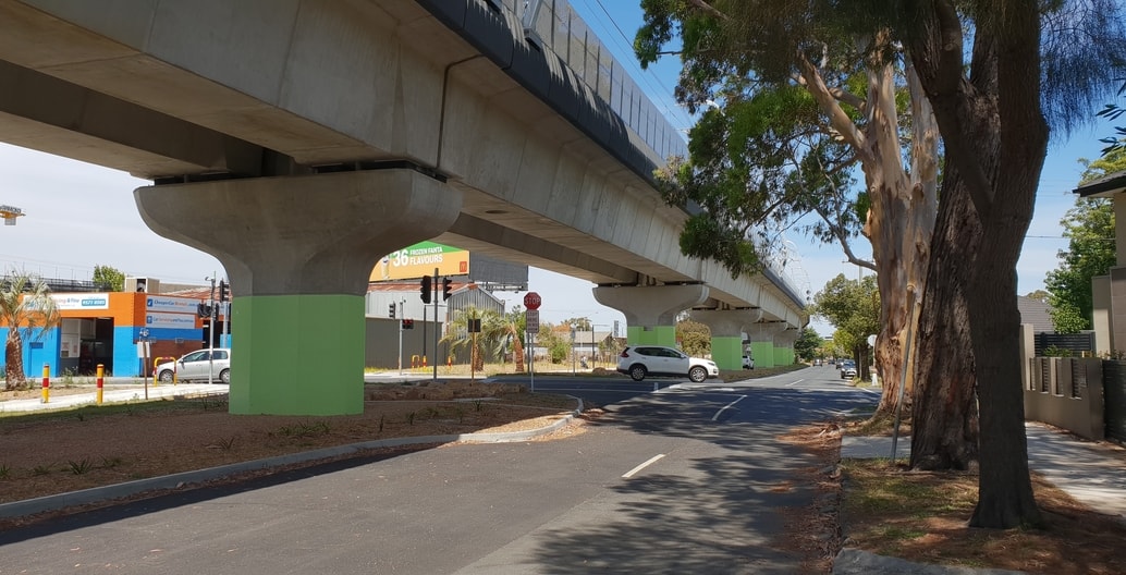 Elevated rail connects neighbourhoods and frees space for shared public use.