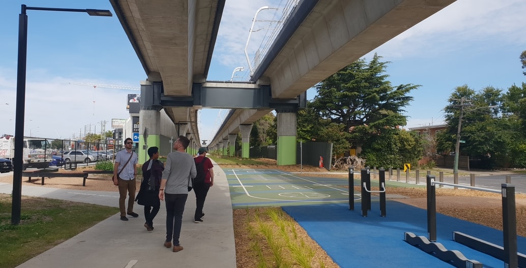 The Shared Use Path (SUP) runs the entire 17-kilometre length of the project, linking sport and fitness equipment.