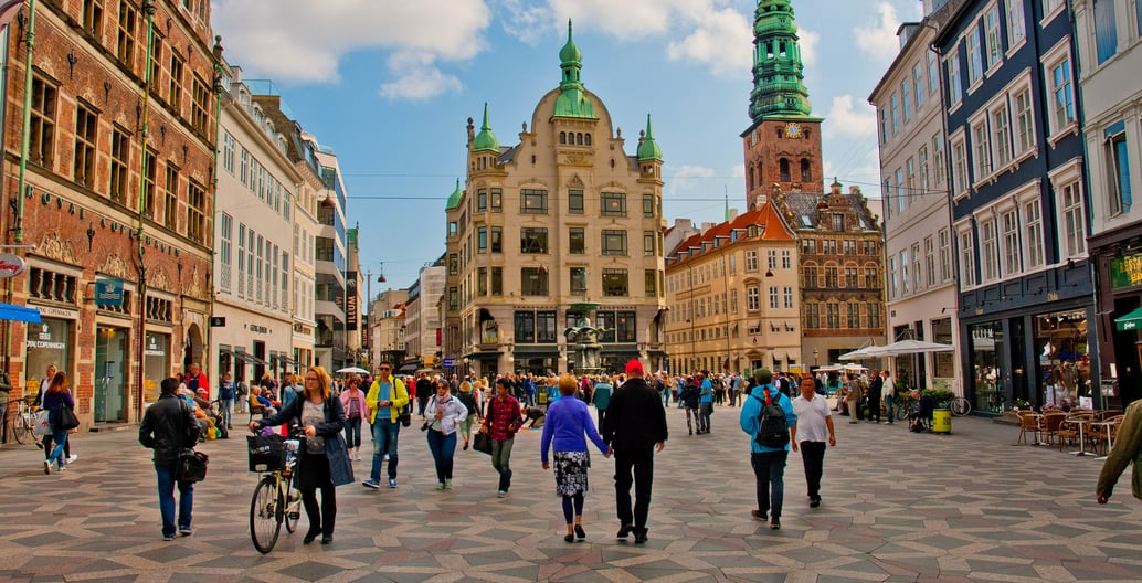 Car restrictions and enhanced walkability combats air pollution in Copenhagen.