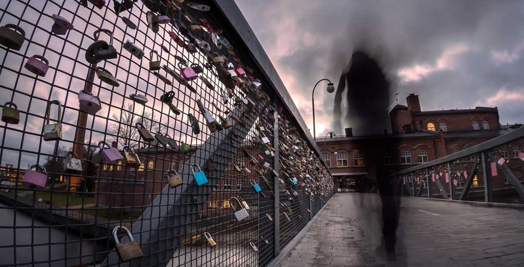 Lovers' locks are not longer permitted on city bridges for fear of their weight. Photo: Joakim Honkasalo
