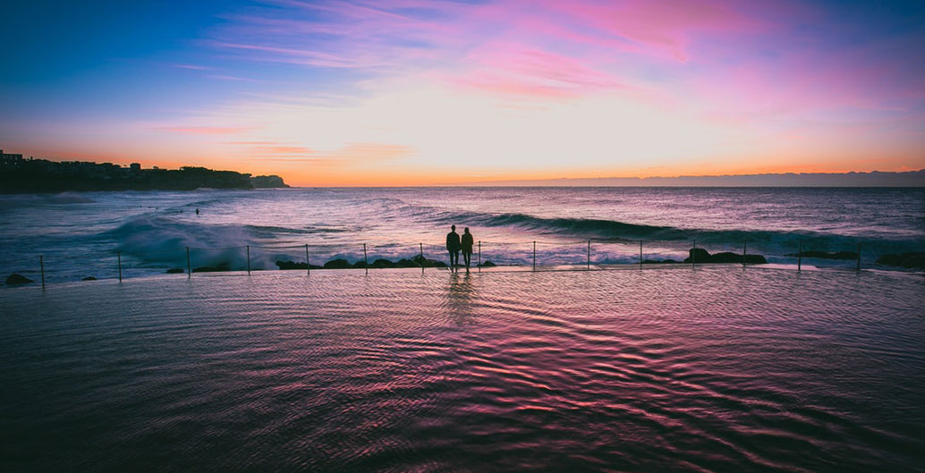 Not far from most cities is a water or seascape to watch sunsets on Valentine's Day. Photo: Will O