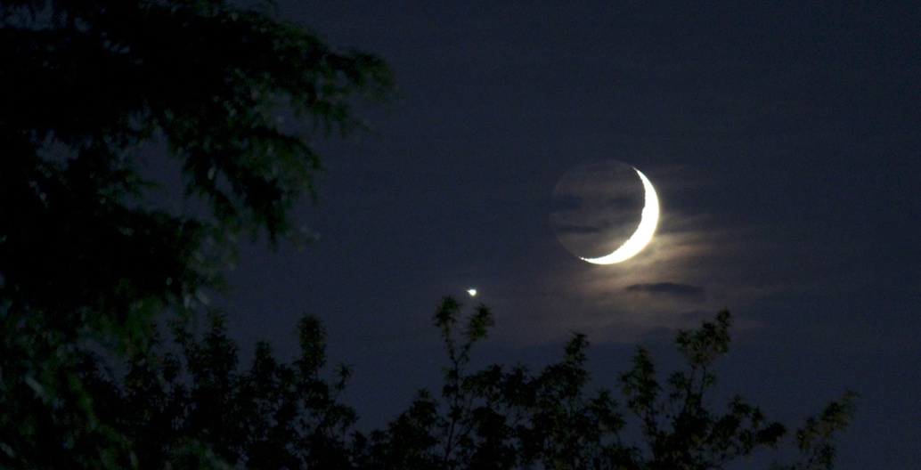 Viewed in conjunction with a crescent moon, Venus has a spellbinding dynamism and tension. Photo: NASA/Bill Dunford