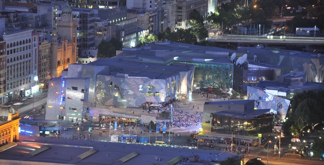 Open tOpen to the general public "the buildings shape the civic square as a place for public gathering" Photo: Jorge Lascar CC BY 2.0o the general public, Fed Square offers day and nighttime activities. Photo: Jorge Lascar CC BY 2.0