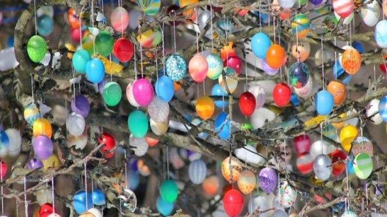 The largest recorded Easter Egg tree was a pecan tree containing 82,404 painted hen eggs in Brazil. March 2017