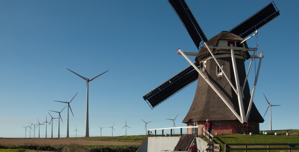The Dutch energy landscape is changing with ongoing innovation. Goliath Poldermolen and new windmills. Photo: Uberprutser