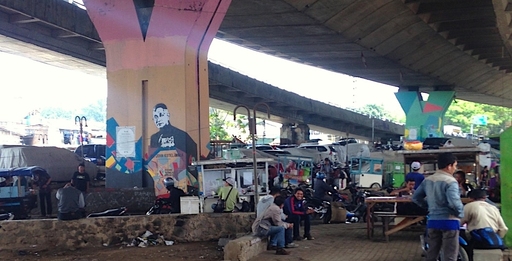 The Pasupati overpass in Bandung, Indonesia attracts a wide range of street vendors, activating an otherwise dead space beneath. It holds social and cultural value for surrounding residents. Photo: Tahj Rosmarin