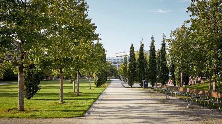 Lohsepark, Hamburg. On both ends the long axis of the open space opens up towards water: the river Elbe and the old harbor canals. Photo: Giuseppe Micciche