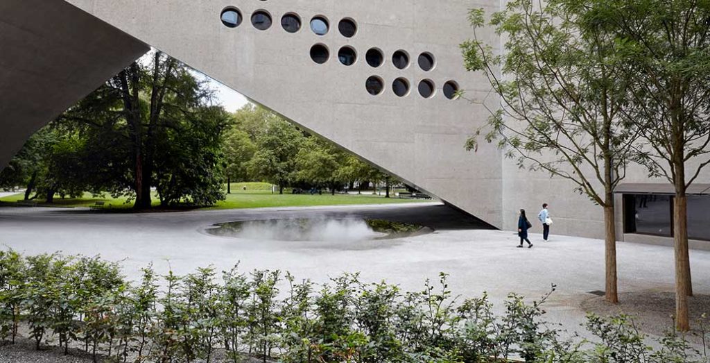 Swiss National Museum, Zurich. With a few, striking elements such as a mirror water basin, visual relations between the Gartenhof and Park are established. Photo: Giuseppe Micciche