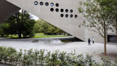 Swiss National Museum, Zurich. With a few, striking elements such as a mirror water basin, visual relations between the Gartenhof and Park are established. Photo: Giuseppe Micciche