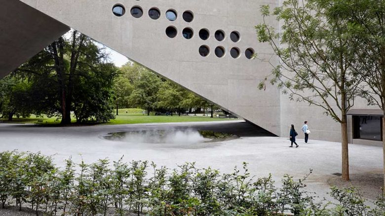 Swiss National Museum, Zurich. With a few, striking elements such as a mirror water basin, visual relations between the Gartenhof and Park are established. Photo: Giuseppe Micciche