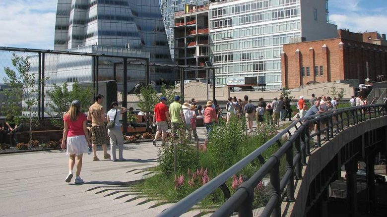 The High Line in New York is a public space that needs private support to survive. Image: David Berkowitz (cropped)