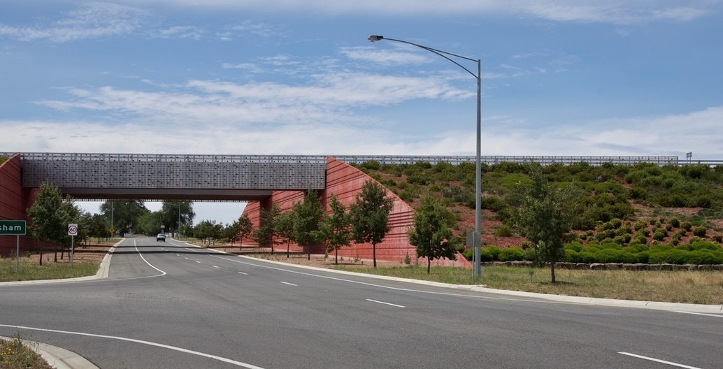 An admirer of the pioneering work of Sylvia Crowe, Thompson has striven to improve infrastructure and freeway planting. Memorial Drive project with Oculus and VicRoads.