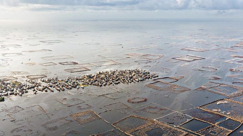 Built by the Tofinu, the city of Ganvie floats on Lake Nokoué surrounded by a radiating reef system of 12,000 acadja fish pens. Photo: © Iwan Baan