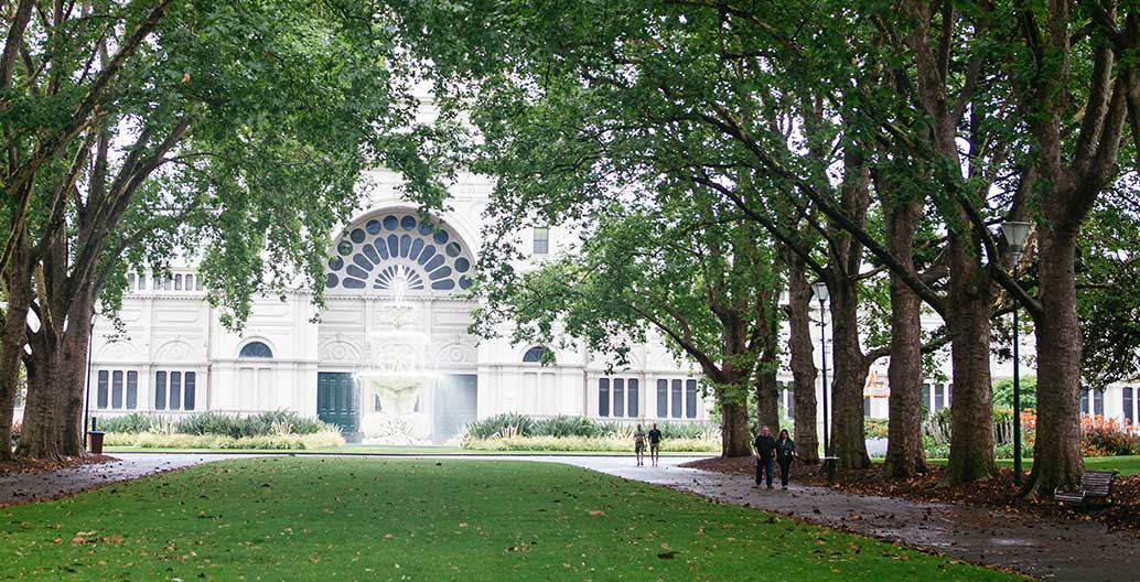 In Melbourne, Victoria, the parks are still open for now but a lack of adherence to social distancing could see harsher rules in place. Image: Gabriel Garcia Marengo.