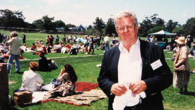 Jack Mundey at the Help Save Our Public Housing Rally in The Domain, Sydney, 1997. Image: City of Sydney Archives, photographer unknown.