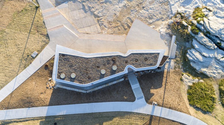 Mahon Pool Amenities and Maroubra Seals Swimming Clubhouse—Sue Barnsley. Image: BrettBoardman